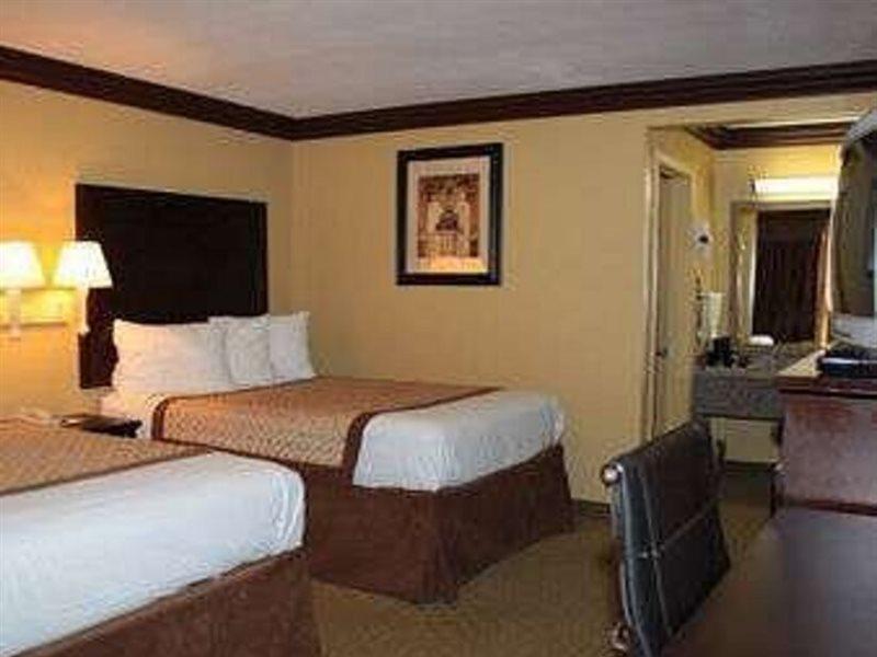 Days Inn By Wyndham Lake Charles Room photo
