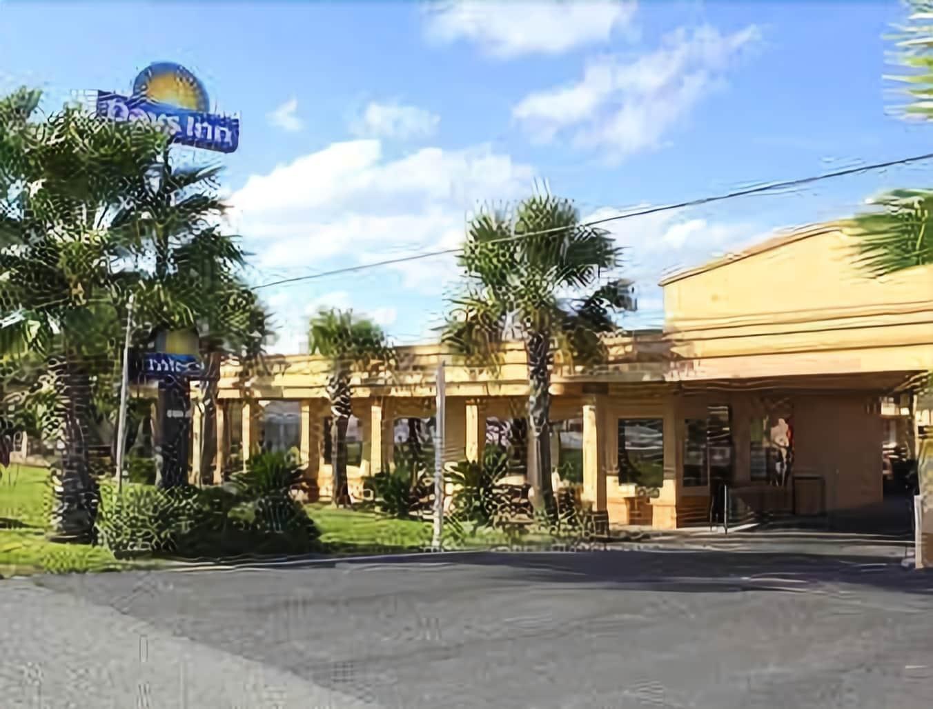 Days Inn By Wyndham Lake Charles Exterior photo