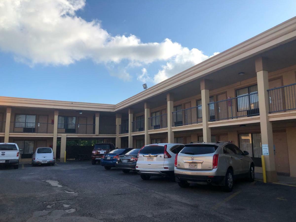 Days Inn By Wyndham Lake Charles Exterior photo